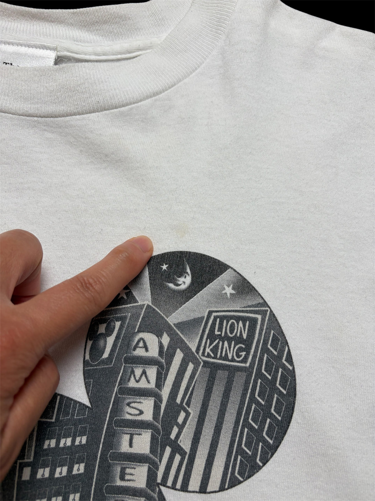 2000 Vintage "THE DISNEY STORE NEW YORK 2000" T shirt