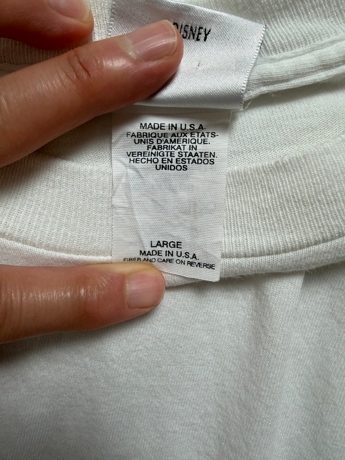 2000 Vintage "THE DISNEY STORE NEW YORK 2000" T shirt