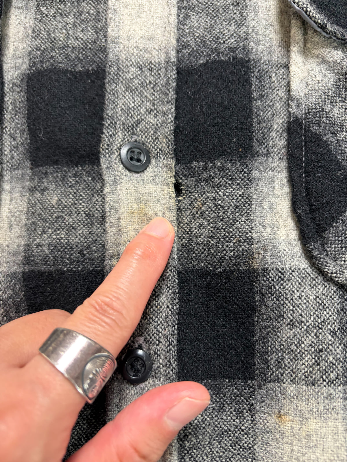 70s Cascade Shadow Plaid Wool Shirt L — Black / Flap Pockets / Quilted Lining Vintage