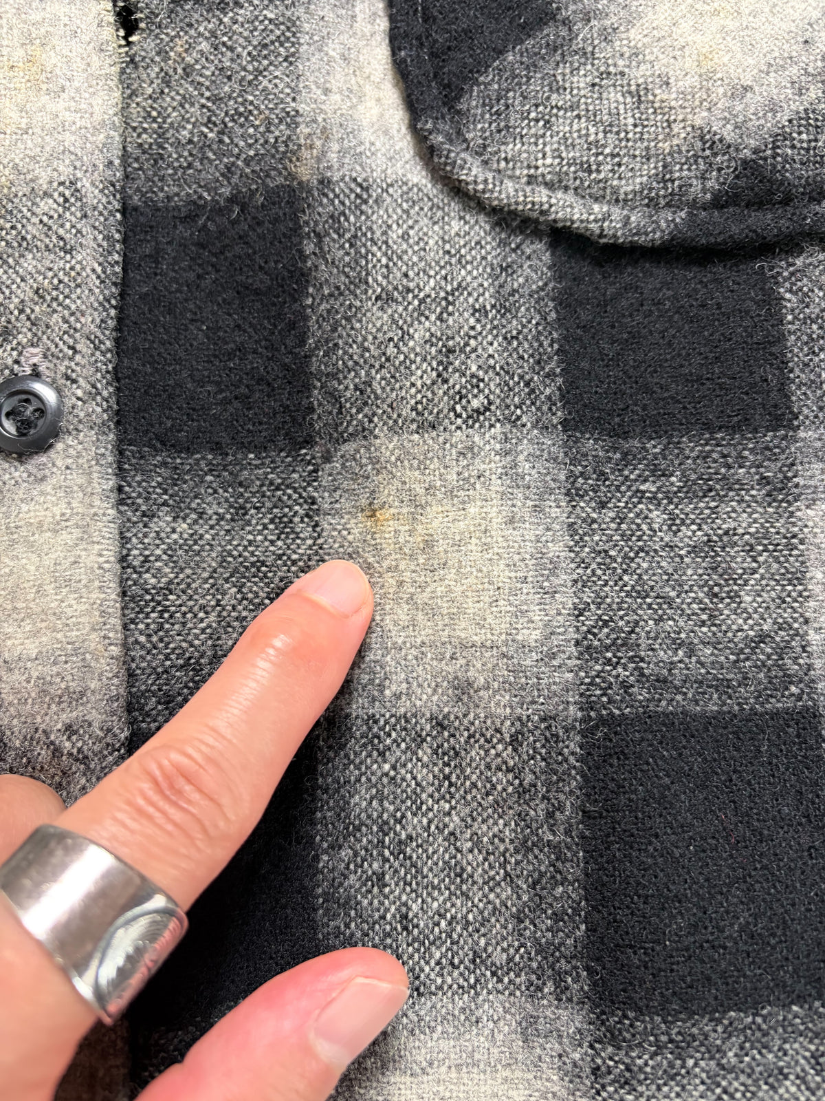 70s Cascade Shadow Plaid Wool Shirt L — Black / Flap Pockets / Quilted Lining Vintage